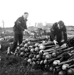 Zuid-Nederland. Reportage over de gevaren van mijnen en achtergelaten munitie vo, Bestanddeelnr 901-2845