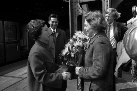 Zuidvietnamese minister tijdens persconferentie in Amsterdam tijdens begroeting , Bestanddeelnr 927-1642