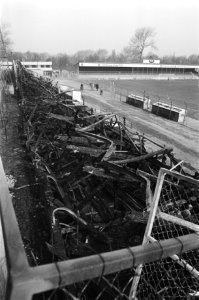Zuidtribune van FC Den Haag door brand verwoest, Bestanddeelnr 932-0890