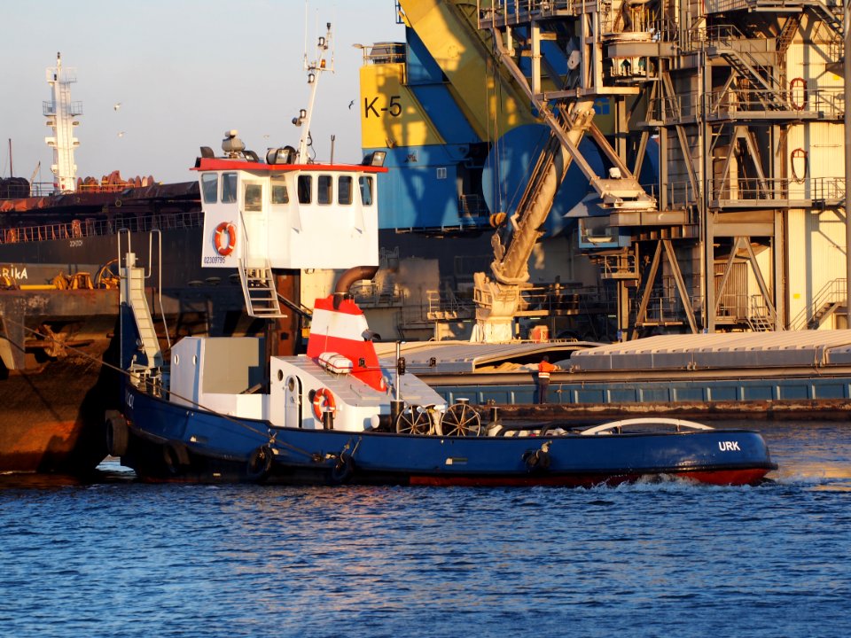 Zuidpool ENI 02309795 pushing Marika ENI 02317283, Port of Amsterdam pic5