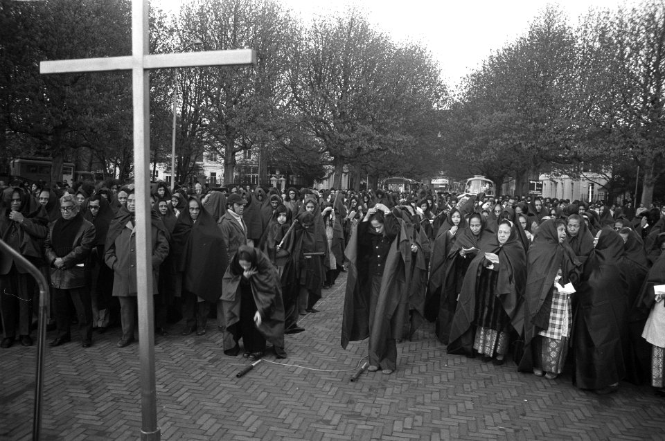 Zuid-Molukkers houden klaagdienst op Plein 1813, Bestanddeelnr 925-5569