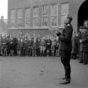 Zuid-Nederland. Reportage over de gevaren van mijnen en achtergelaten munitie vo, Bestanddeelnr 901-2824