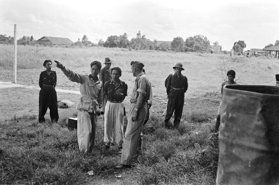 Zuid-Sumatra. Op het vliegveld Karangenda bevond zich het TNI evacuatie centrum , Bestanddeelnr 1529-4-6