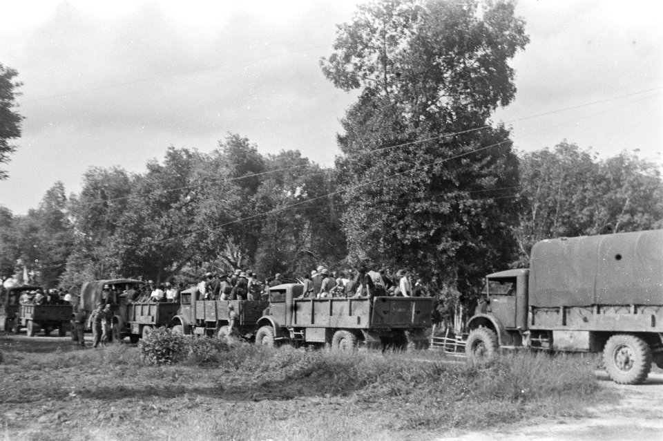 Zuid-Sumatra. Op het vliegveld Karangenda bevond zich het TNI evacuatie centrum , Bestanddeelnr 1529-1-2