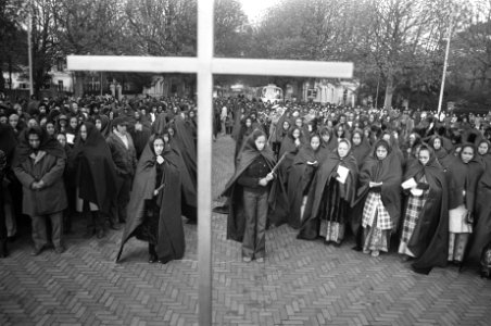 Zuid-Molukkers houden klaagdienst op Plein 1813, Bestanddeelnr 925-5566