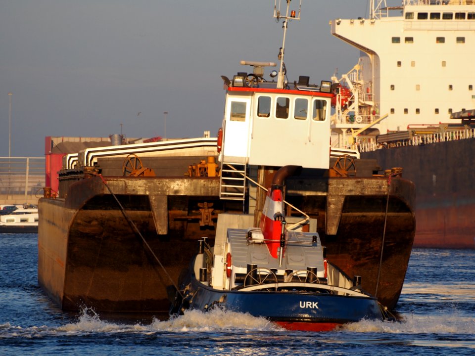 Zuidpool ENI 02309795 pushing Marika ENI 02317283, Port of Amsterdam pic6
