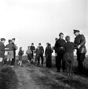 Zuid-Nederland. Reportage over de gevaren van mijnen en achtergelaten munitie vo, Bestanddeelnr 901-2838