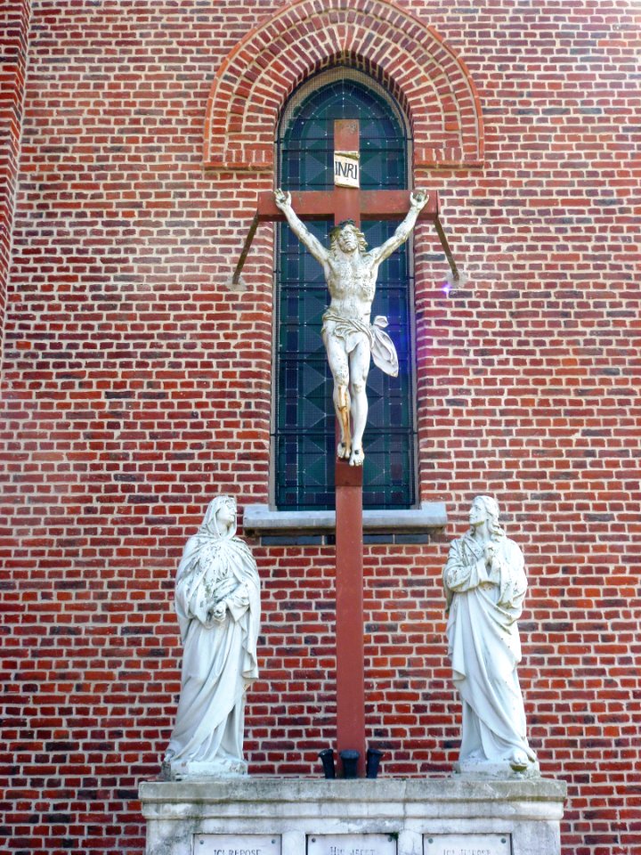 Zuydpeene (Nord, Fr) calvaire sur une tombe