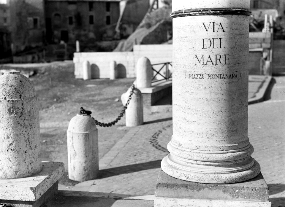 Zuil met opschrift Via del Mare (Piazza Montanara), Bestanddeelnr 191-1257