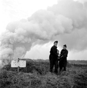 Zuid-Nederland. Reportage over de gevaren van mijnen en achtergelaten munitie vo, Bestanddeelnr 901-2877