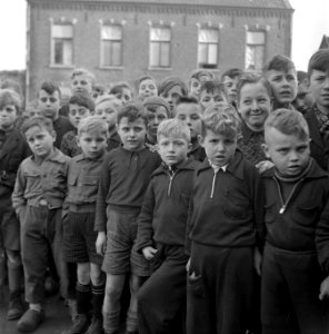 Zuid-Nederland. Reportage over de gevaren van mijnen en achtergelaten munitie vo, Bestanddeelnr 901-2826