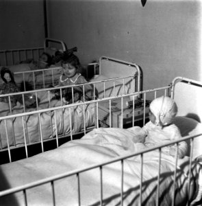 Zuid-Nederland. Reportage over de gevaren van mijnen en achtergelaten munitie vo, Bestanddeelnr 901-2854