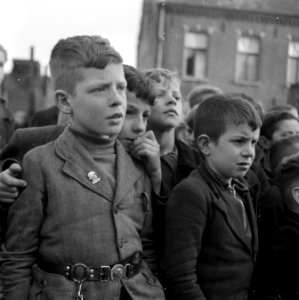 Zuid-Nederland. Reportage over de gevaren van mijnen en achtergelaten munitie vo, Bestanddeelnr 901-2828
