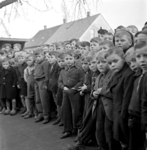 Zuid-Nederland. Reportage over de gevaren van mijnen en achtergelaten munitie vo, Bestanddeelnr 901-2827