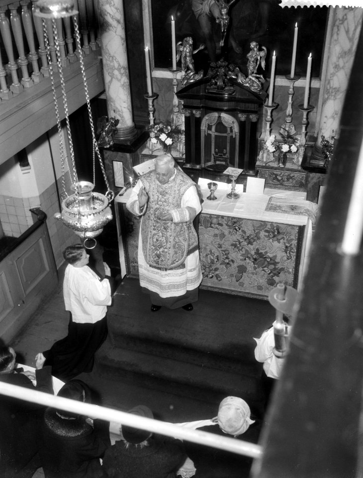 75 jarig bestaan van de Amstelkring te Amsterdam Mgr J P Huibers , bisschop v, Bestanddeelnr 910-0803 photo