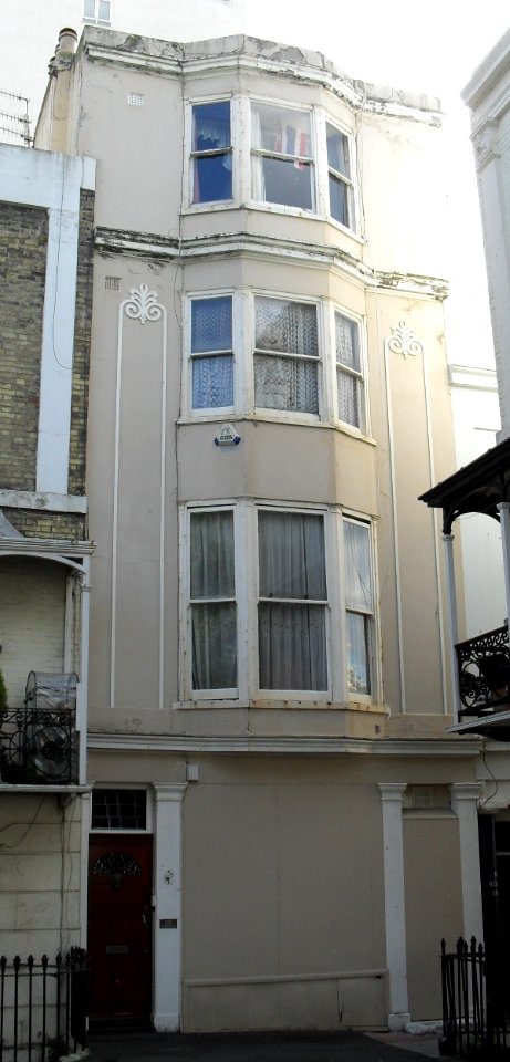 35 Russell Square, Brighton (NHLE Code 1380845) (August 2010)