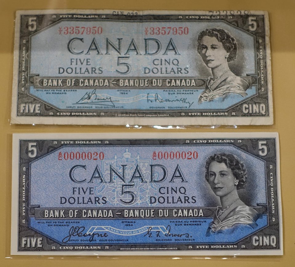 5 Dollars, Bank of Canada, 1954, with counterfeit - Bank of Montréal Museum - Bank of Montreal, Main Montreal Branch - 119, rue Saint-Jacques, Montreal, Quebec, Canada - DSC08450 photo