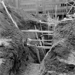 6x6 Rioleringssleuf RK ziekenhuis door NV Vissers wegenbouw te Maastricht, Bestanddeelnr 256-0718