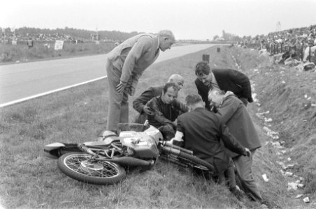 50cc race. Nico Polane is gevallen, Bestanddeelnr 924-6813