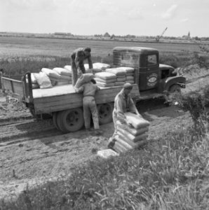 Aanleg en verbeteren van wegen, dijken en spaarbekken, cementstabilisatie, cemen, Bestanddeelnr 161-0392
