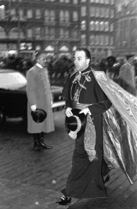 Aankomst van monseigneur Angelo Felici, Apostolisch Pro Nuntius, Bestanddeelnr 920-9605