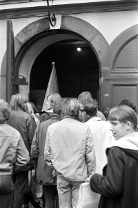 Aankomst van de protestmars bij de Doopsgezinde Kerk aan het Singel te Amsterdam, Bestanddeelnr 924-5935