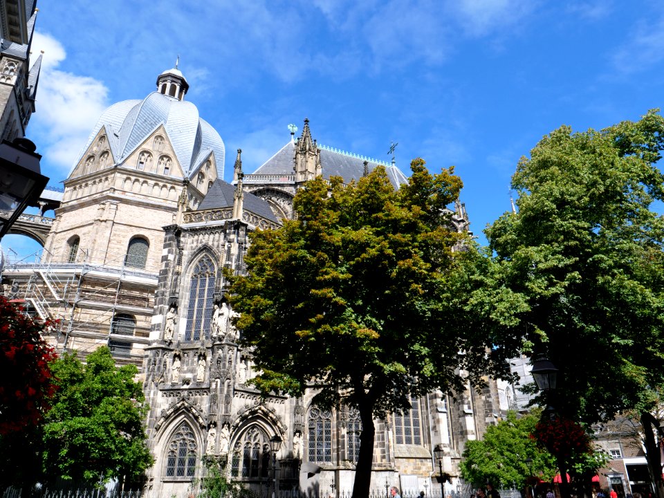 Aachen Cathedral in sun 11