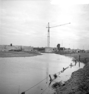 Aanleg autosnelweg E35 A12 voorbij Arnhem, werkzaamheden aan de brug over de , Bestanddeelnr 912-0746