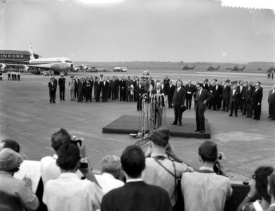 Aankomst President Eisenhower te Bonn, Eisenhower houdt een rede, Bestanddeelnr 910-6292