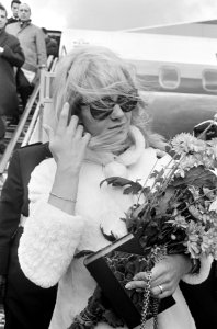 Aankomst Sylvie Vartan op Schiphol, Bestanddeelnr 919-8628