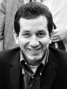Aankomst Trini Lopez op Schiphol voor bijwonen Grand Gala du Disque Aankomst T, Bestanddeelnr 915-6212 (cropped)