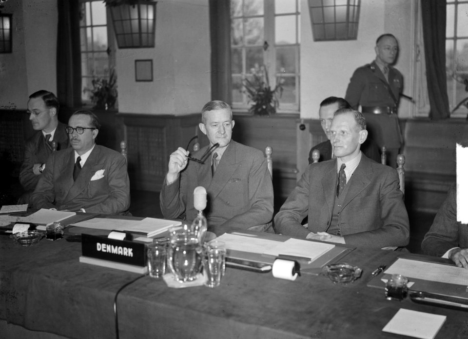 Aankomst te Hoek van Holland Hubert E. Howard, Bestanddeelnr 903-8790