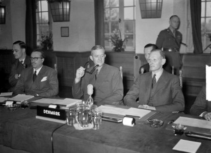 Aankomst te Hoek van Holland Hubert E. Howard, Bestanddeelnr 903-8790