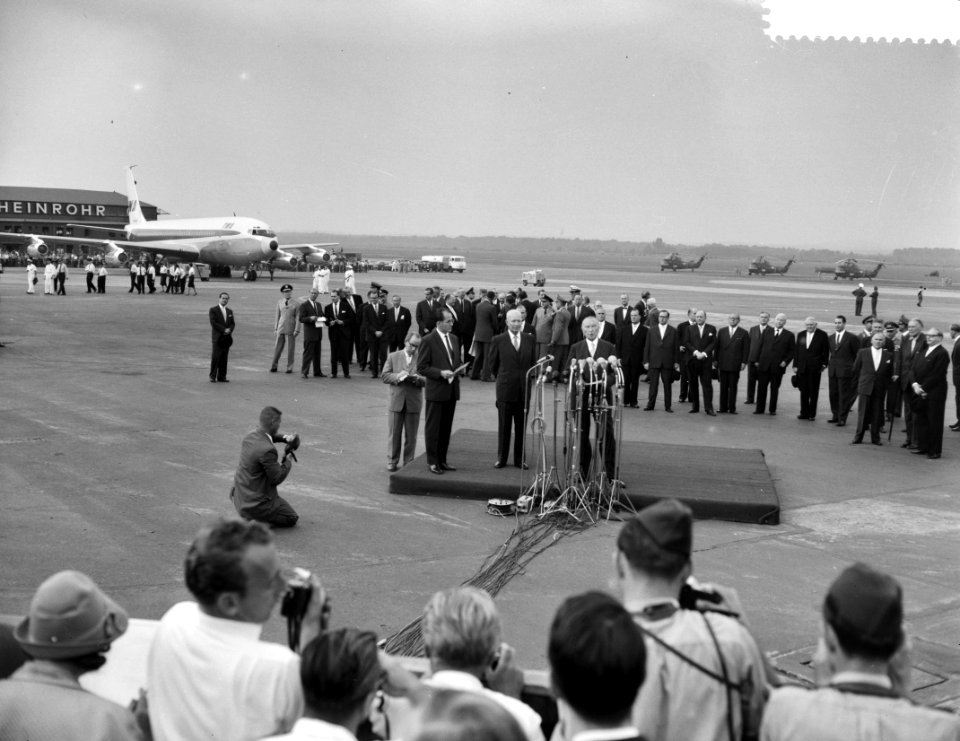 Aankomst President Eisenhower te Bonn, Adenauer houdt zijn welkomspeech, Bestanddeelnr 910-6291