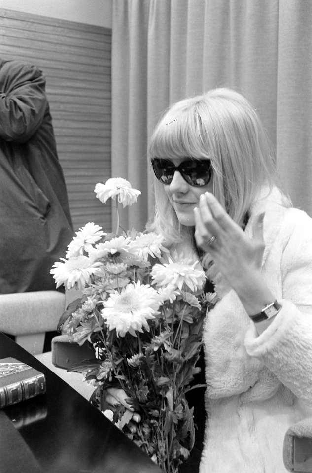 Aankomst Sylvie Vartan op Schiphol, Bestanddeelnr 919-8630