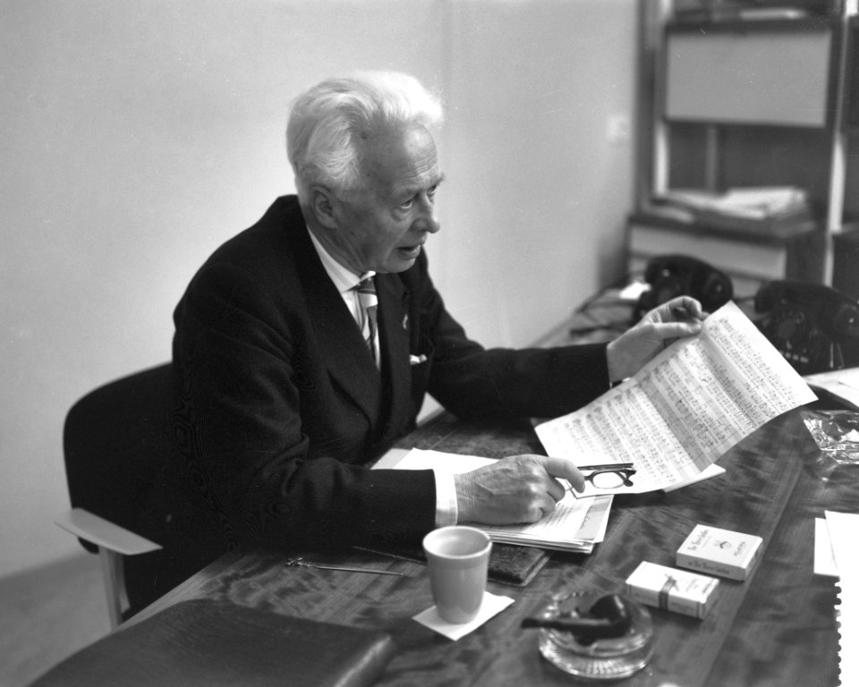 30 november aanstaande wordt Willem Gehrels , directeur van de Volksmuziekschool, Bestanddeelnr 911-8101