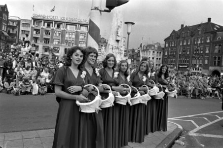 Aalsmeers bloemencorso in teken van Amsterdam-700 bloemencorso, Bestanddeelnr 928-1404