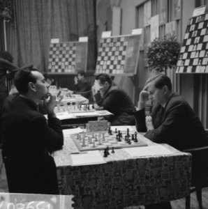 26e Hoogovenschaaktoernooi, links de Hongaar Portisch en rechts de Rus Keres, 13, Bestanddeelnr 915-9807