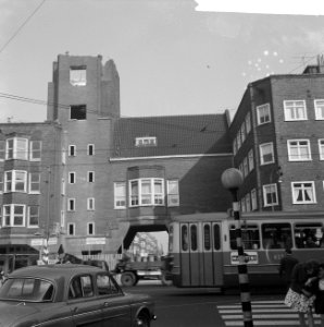 320 Ton puin naar beneden gehaald op het Mercatorplein te Amsterdam, Bestanddeelnr 912-3291 photo