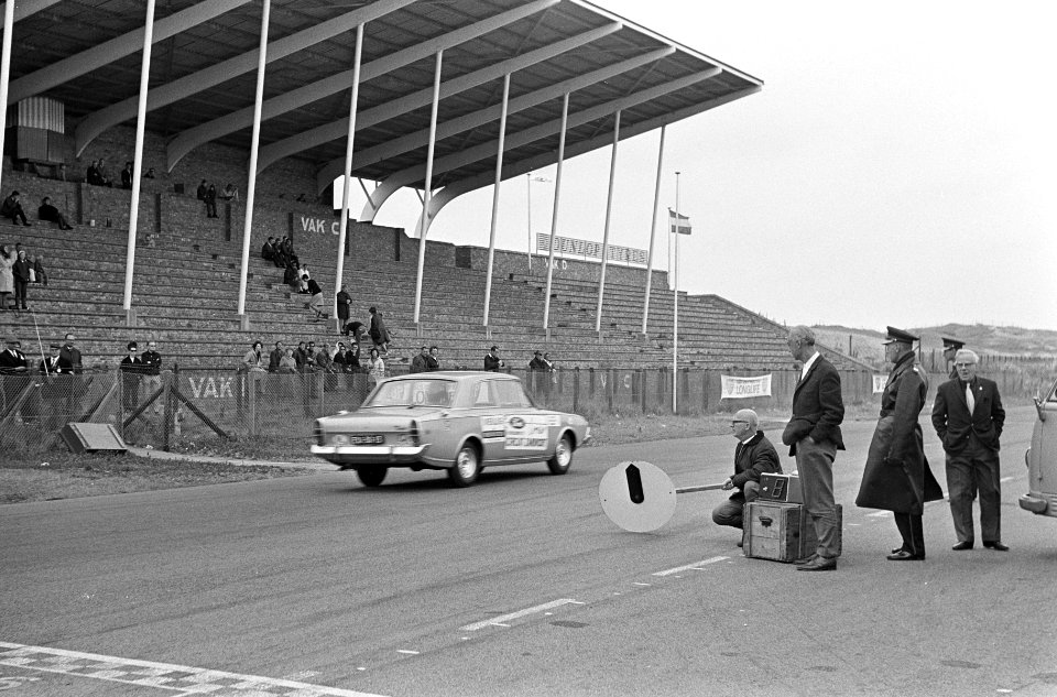 24-uurs rit op circuit van Zandvoort,, Bestanddeelnr 917-9358
