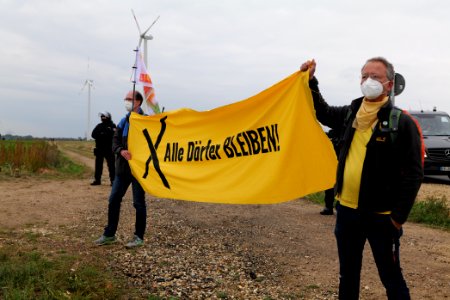 Alle Dörfer bleiben at Ende Gelände AKK finger 2020-09-26 14