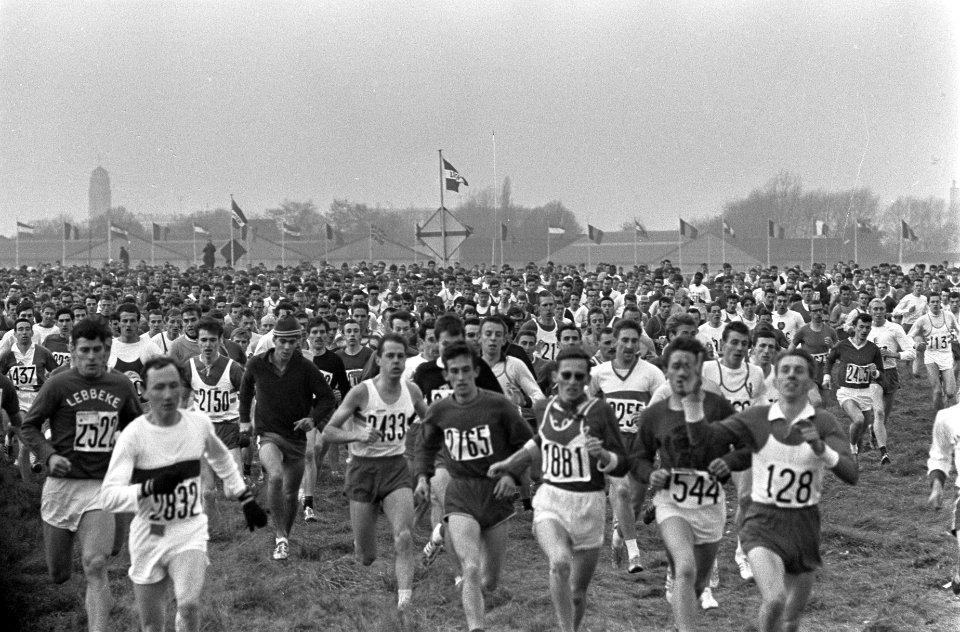 3000 lopers gaan van start, Bestanddeelnr 919-7811
