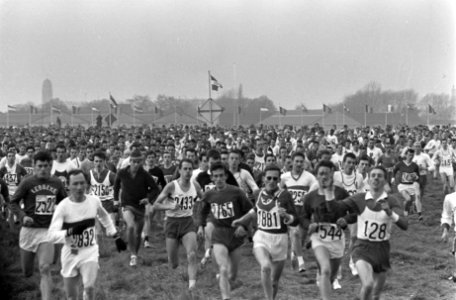 3000 lopers gaan van start, Bestanddeelnr 919-7811