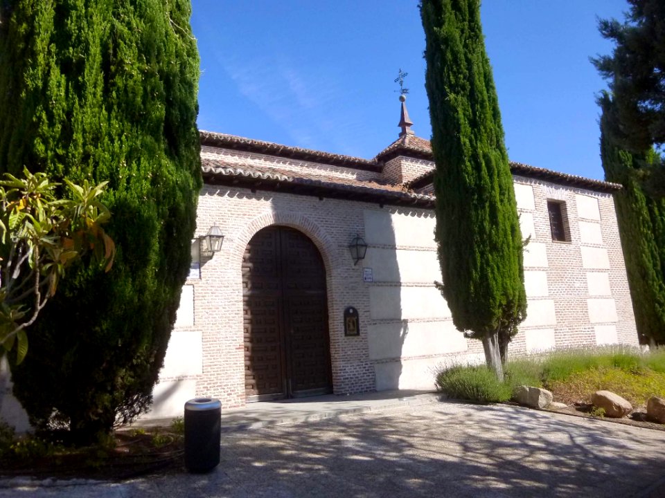 Alcobendas - Urbanización La Moraleja, Ermita de Nuestra Señora de la Paz 03