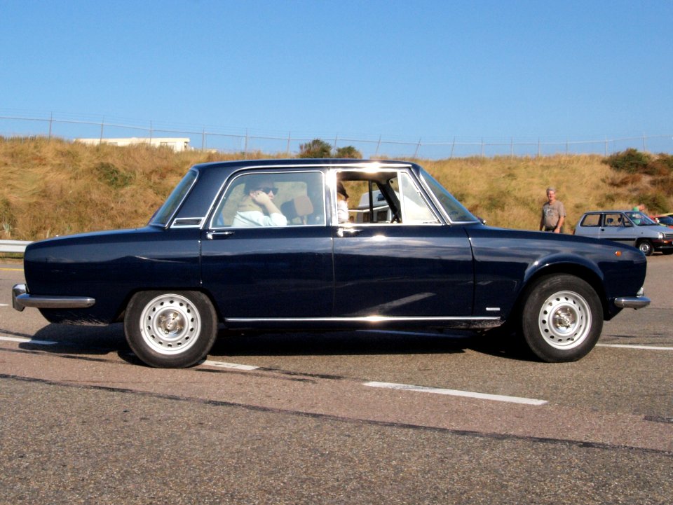 Alfa Romeo 2000 Berlina dutch licence registration 26-YB-17 pic03
