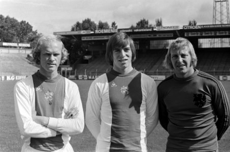 Ajax presenteert A-selectie voor komend seizoen vlnr Geels, Dusbaba, Schrij, Bestanddeelnr 927-3739