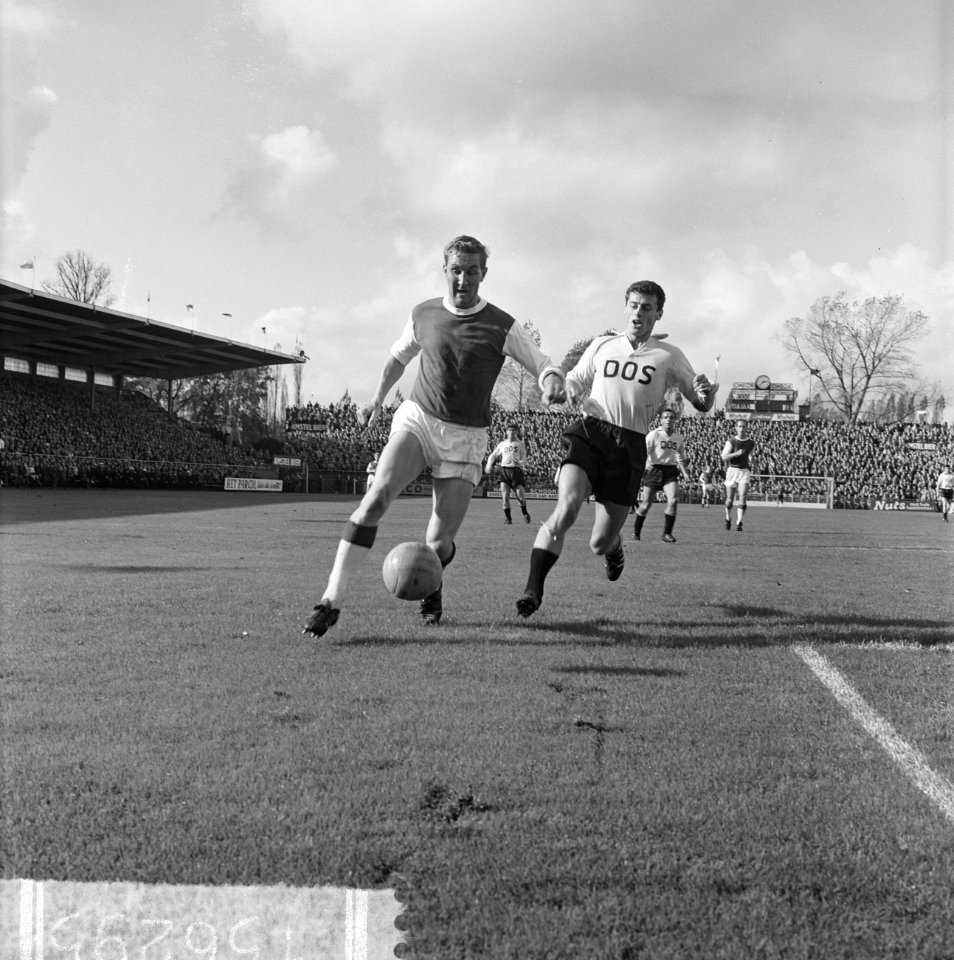 Ajax tegen DOS 6-1 Spelmoment Cees Groot in aktie, Bestanddeelnr 915-6295