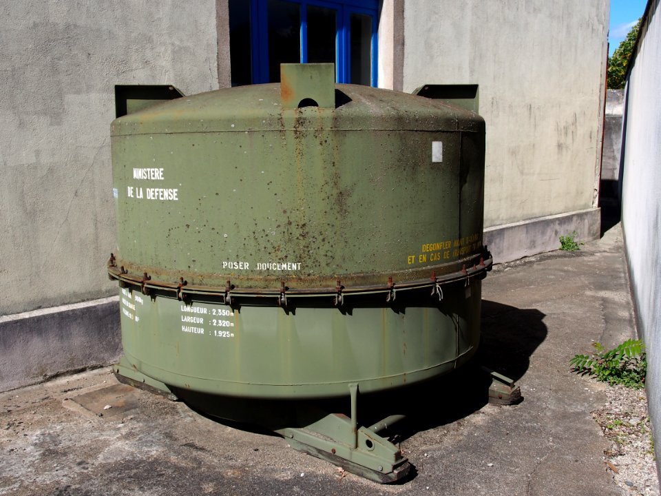 ACMH containerin the Musée des Blindés, France, pic-2
