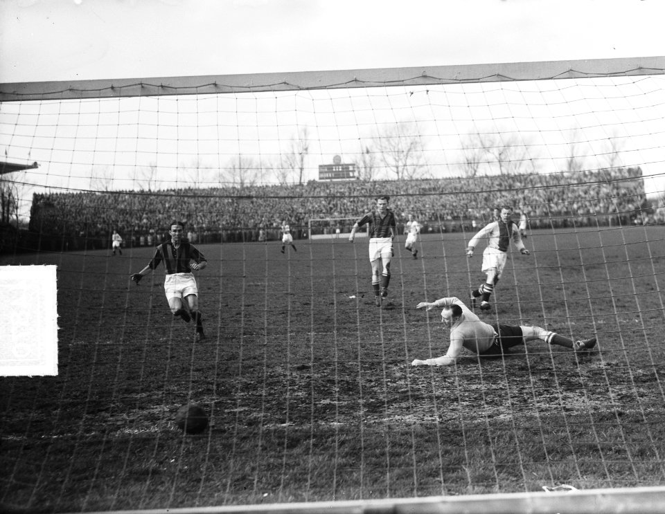 Ajax tegen DOS 1-3 Ajax doelpunt voetbal, Bestanddeelnr 904-4870