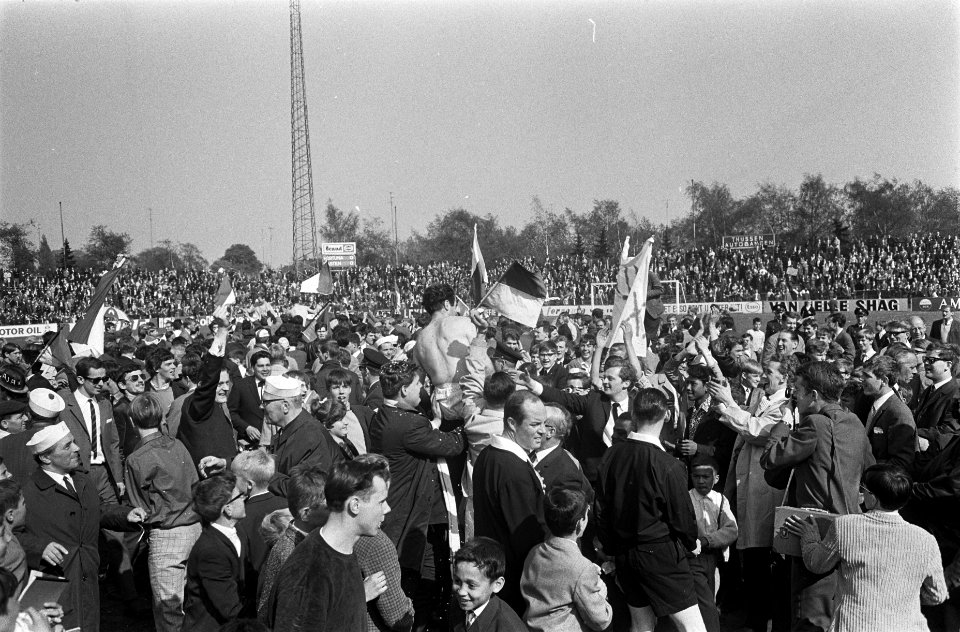 Ajax kampioen, Bestanddeelnr 920-2841